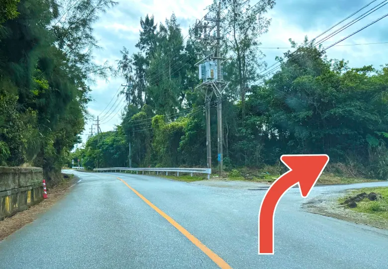 ❺県道6号の最初の分岐点を右折します。