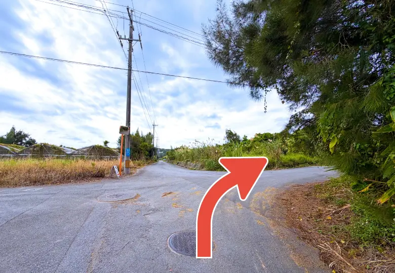 ❻二つ目のT字路を右折します。